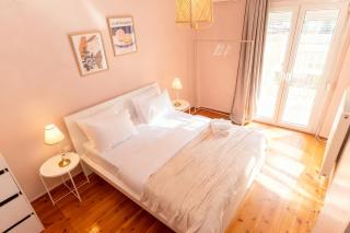 Spacious 2BR Apartment with Balcony - 7