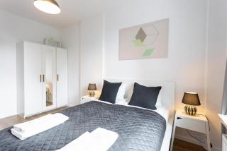 Urban Chic - 2 Bedrooms - Rondo ONZ - Luxury Warsaw Stays - Pereca street - 9