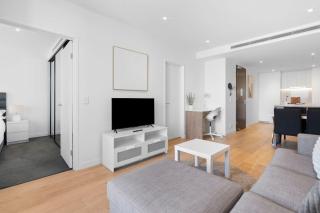 Stylish 1 Bed Apartment with City Views - 4