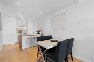 Stylish 1 Bed Apartment with City Views - 3