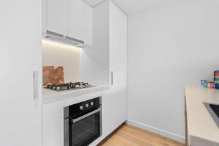 Stylish 1 Bed Apartment with City Views - 1