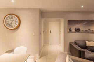 Spacious Apex Apartment - 8