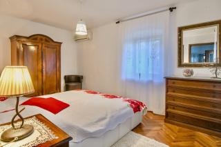 House with sea view and garden in Nerezine - 3