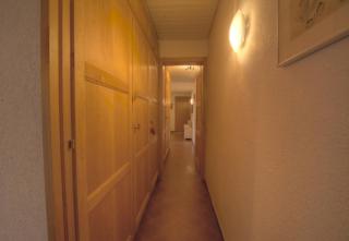 Mars 204-205 place du village a Anzere vue sur les Alpes - 3