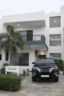 Stylish Villa Near Prem mandir - 0