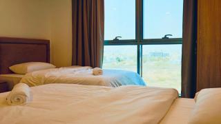 Modern 2BR Oasis - Balcony With Sea View - 4