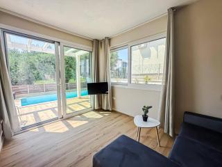 Seaside Pool Villas - 2