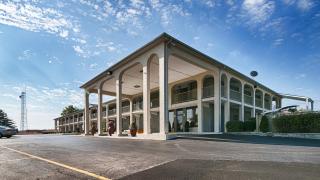 Days Inn by Wyndham Columbia Kentucky - Columbia - 4