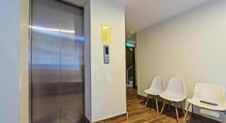 Capital O 90574 Hotel Glo - 1