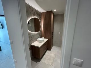 White Line Suite - 1