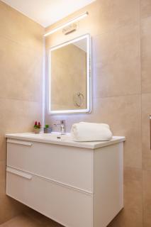 Bee & Be 1 bedroom Apartment 202 - 5