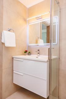 Bee & Be 1 bedroom Apartment 203 - 6