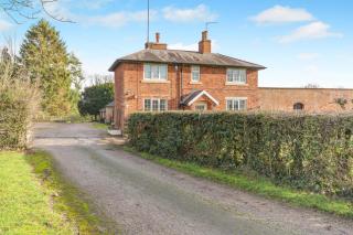 3 Bed in Needwood oc-g34826 - 9