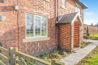 3 Bed in Needwood oc-g34826 - 8