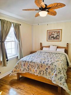 Cozy Apartment On The Commons - 5