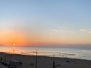 The Clay House Seafront Apartment - 3 Bedrooms - 5