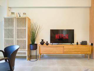 Vibrant Flat in Voula Center - 6