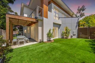 Coastal Luxury in the heart of Torquay 300m to beach - 0