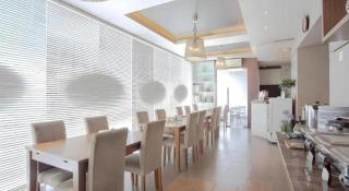 Life Emerald Hotel Surabaya - 7