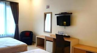 Pondok Indah Beach Hotel - 1