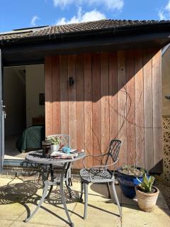 Stylish Studio Near Bath, Free Parking and Patio - 1