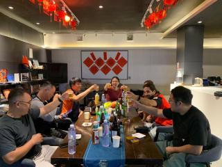 Yangshuo Emoji Youth Hostel -Homemade western breakfast & wakeup for cup of coffee & Free karaoke with beers&Four lovely cats around&All kinds of activities - 9