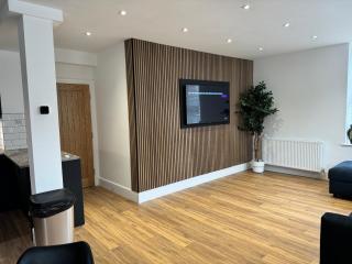 Stylish 2 Bedroom Coastal Apartment near Crosby Beach & Liverpool - 7