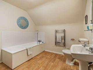 4 Bed in Uckfield oc-bt021 - 1