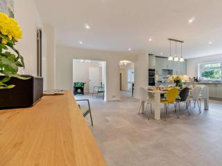 5 Bed in Woodbridge oc-72724 - 1