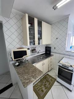 Apartamento cómodo a 350 metros de la playa en Guarujá - 1