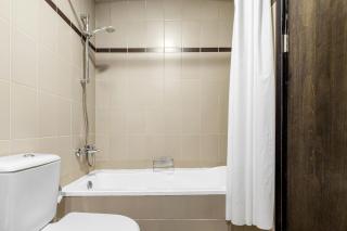 BLVD - 2-Bedroom Holiday Home in Remraam Community - Dubai - 3