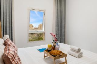 BLVD - 2-Bedroom Holiday Home in Remraam Community - Dubai - 2