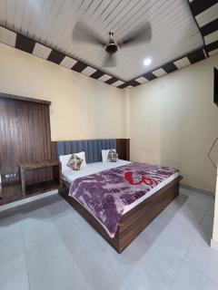 Hotel Radha raman kunj - 3