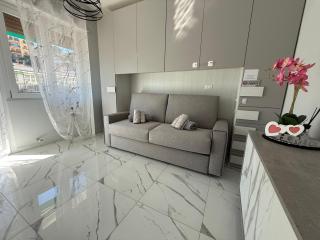 WH Tommy- Attico Monolocale con Parcheggio Gratuito e Grande terrazza - A 5 minuti dal centro - Wifi - 7