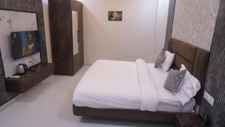 Hotel Golden Aura Inn - 5