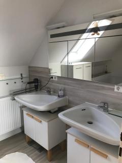 helle ruhige Wohnung mit vielen Extras im Grünen - 3