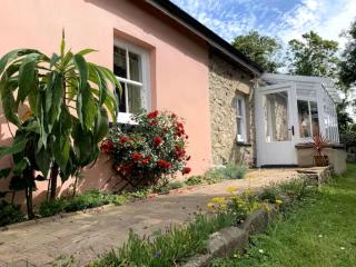 Millbay Cottage - Escape to this charming riverside cottage nestled in a tranquil corner of the Pembrokeshire National Park - 9
