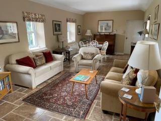 Millbay Cottage - Escape to this charming riverside cottage nestled in a tranquil corner of the Pembrokeshire National Park - 8