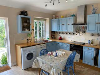 Millbay Cottage - Escape to this charming riverside cottage nestled in a tranquil corner of the Pembrokeshire National Park - 7