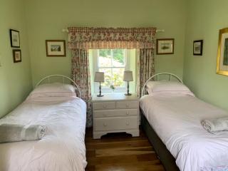 Millbay Cottage - Escape to this charming riverside cottage nestled in a tranquil corner of the Pembrokeshire National Park - 4