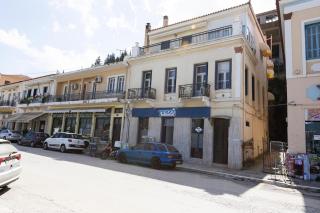 Enalios Apt #2- Spacious Flat in the Heart of Town - 6