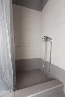 Enalios Apt #2- Spacious Flat in the Heart of Town - 4