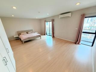 Spacious Family Suite at Renova Prime Location - 4