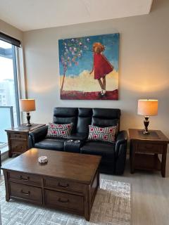 Sunnyside C-train, King Bed, and a Touch of Flair! - 8