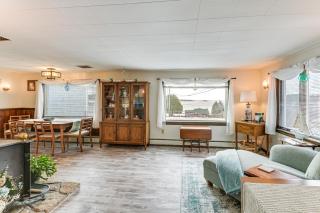 Walk to Pigeon Hill Bay Coastal Maine Cottage - 9