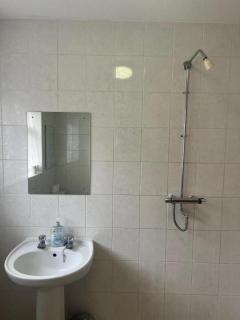 Hylands Hotel Family Suite with Double & Twin Rooms Ideal for Families with Children & Free Parking - 1