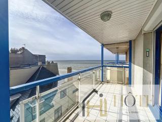Vue Capitainerie , Charme & Confort en Bord de Mer - 0