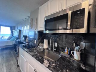 OCEAN Front - Pool - King Bed - Hot Tub - 4