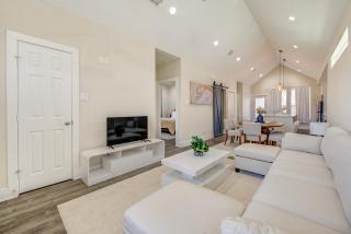 Modern 3BR Home Parking Sleeps 6 - 5