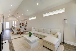 Modern 3BR Home Parking Sleeps 6 - 3